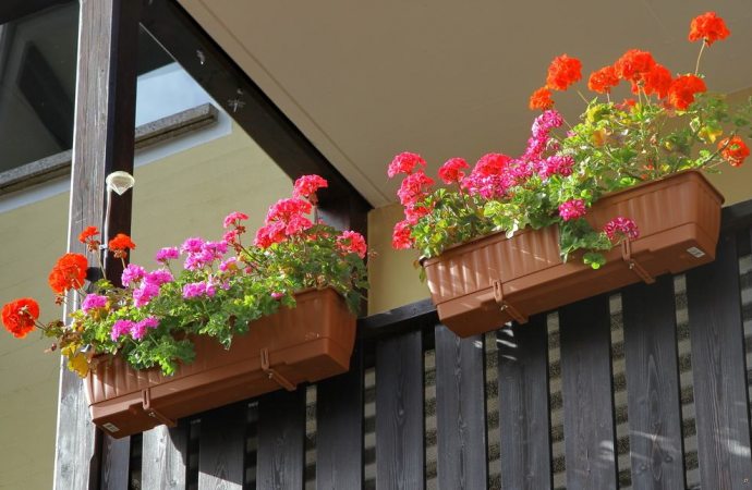 Fioriera per balconi e balconate colore panna