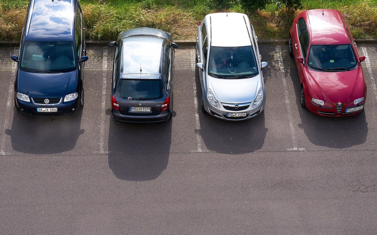 La Prima Presidente ha rimesso alle Sezioni unite l’annosa questione della possibilità o meno di costituire servitù di parcheggio