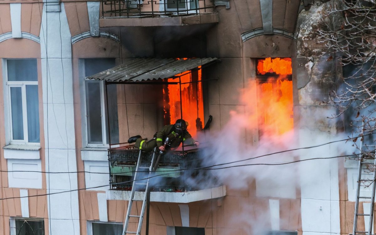 Se si sviluppa un incendio nel locale di un condomino e vengono poi danneggiate parti comuni e altre unità immobiliare la polizza globale del condomino copre sempre il sinistro?