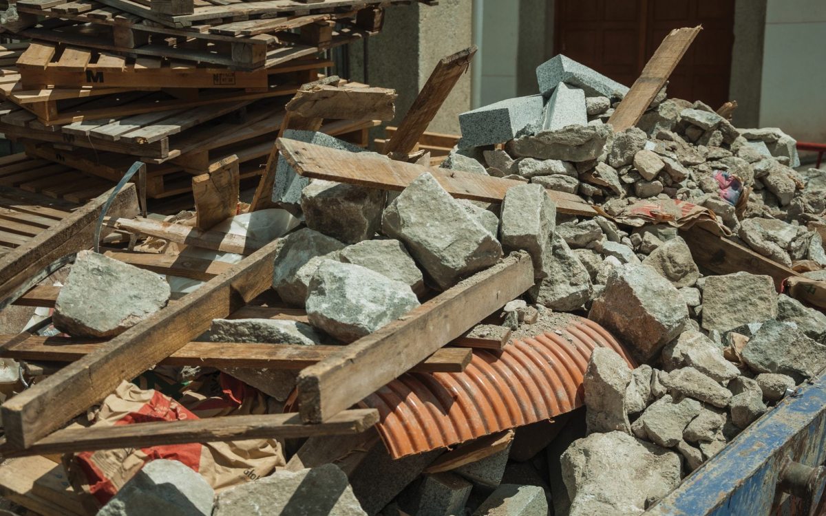 Lavori di ristrutturazione di un immobile che hanno causato il crollo parziale dell’edificio condominiale