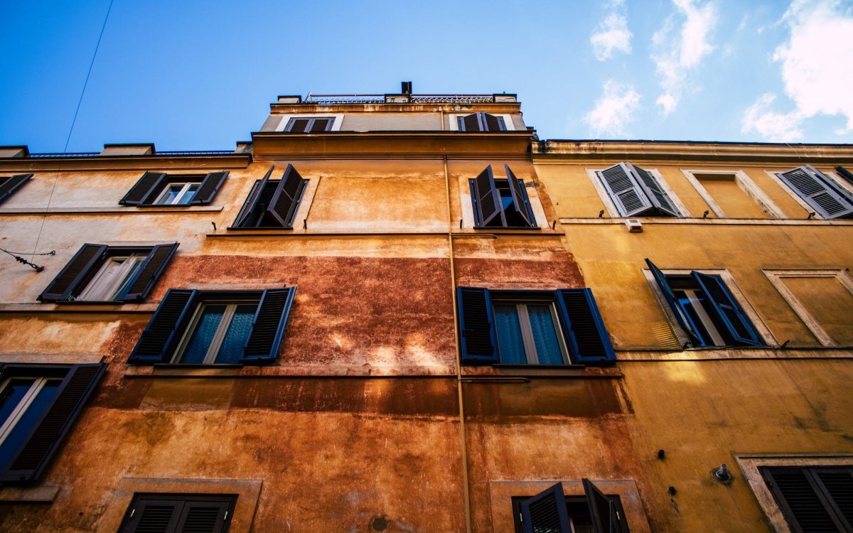 E se la facciata dopo mesi dalla consegna dei lavori di tinteggiatura gradualmente perde colore?