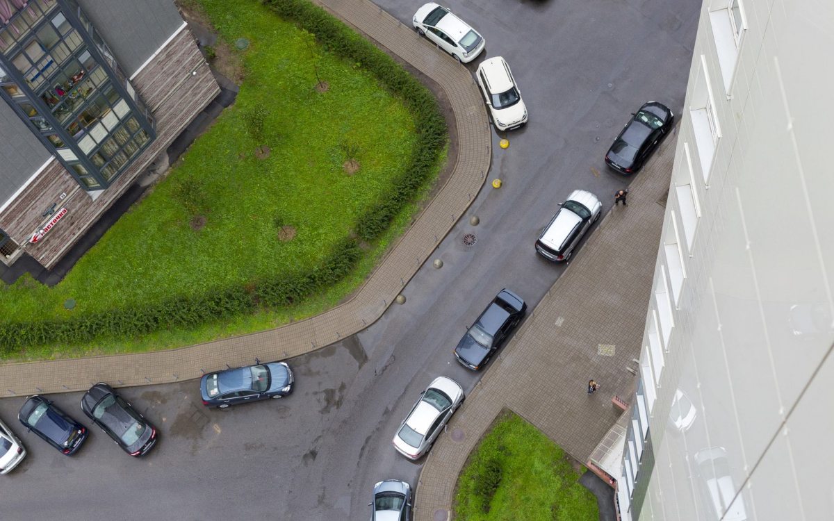 Si può parcheggiare su un cortile con servitù di passaggio?