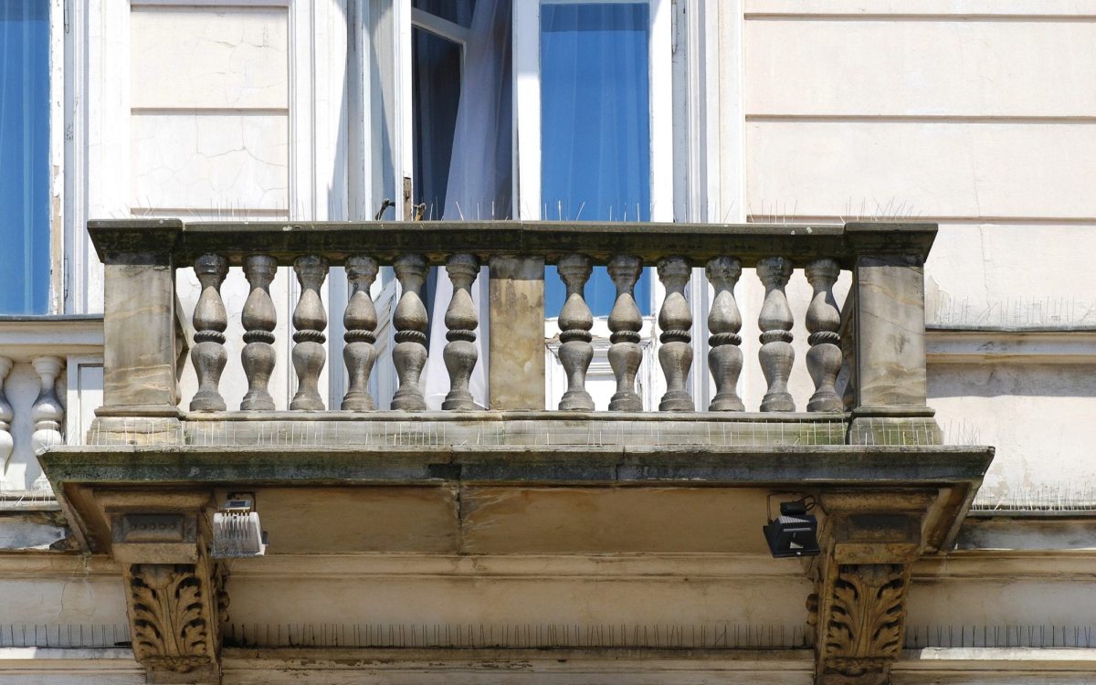 I modiglioni rivestono una funzione decorativa dell’intero edificio e non solo dei singoli balconi