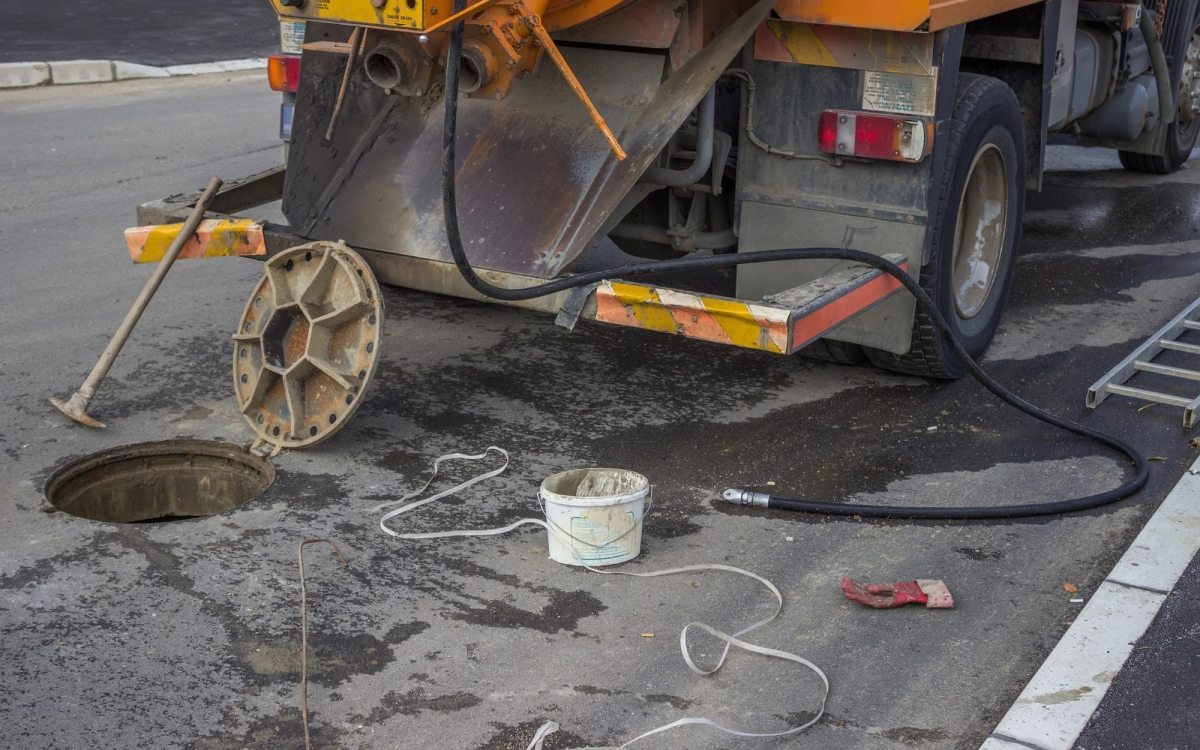 Impianto fognario difettoso (per colpa del costruttore) che emette rumori intollerabili: il condominio deve rimediare