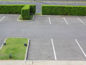 Cortile trasformato in parcheggio: mediazione o negoziazione assistita?