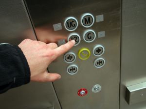 Decreto correttivo ascensori. Sono necessarie misure urgenti per garantire la sicurezza.