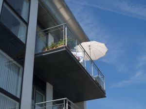 Decoro architettonico e criteri di spese di manutenzione dei balconi