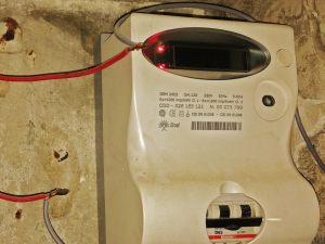 Manomissione del contatore condominiale e sottrazione di energia elettrica: furto aggravato o appropriazione indebita?