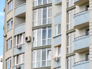 Balconi “aggettanti” e balconi “incassati”: gli interventi manutentivi e di messa in sicurezza di competenza dell'assemblea condominiale