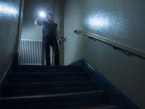 Le scale del condominio: il problema della luce di sicurezza