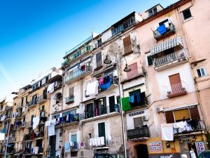 Spese condominiali: l'obbligazione solidale vale in caso di aggiudicazione forzata di un appartamento?