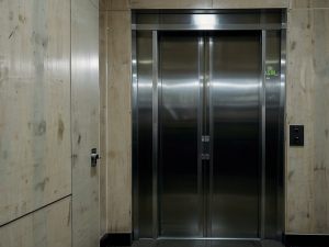 Manutenzione e sostituzione degli ascensori condominiali: spese e criteri di riparto