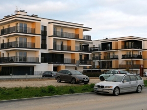 Parcheggio in condominio costruito dopo la legge Ponte n. 765/1967: cosa succede se l'area è stata concessa in locazione a terzi prima che i condomini acquistassero le unità immobiliari?